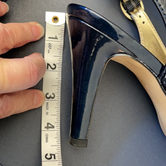 Gorgeous Anne Klein Ladies Heels…Navy Blue Patent w/ gold accent .. - Picture 8 of 9